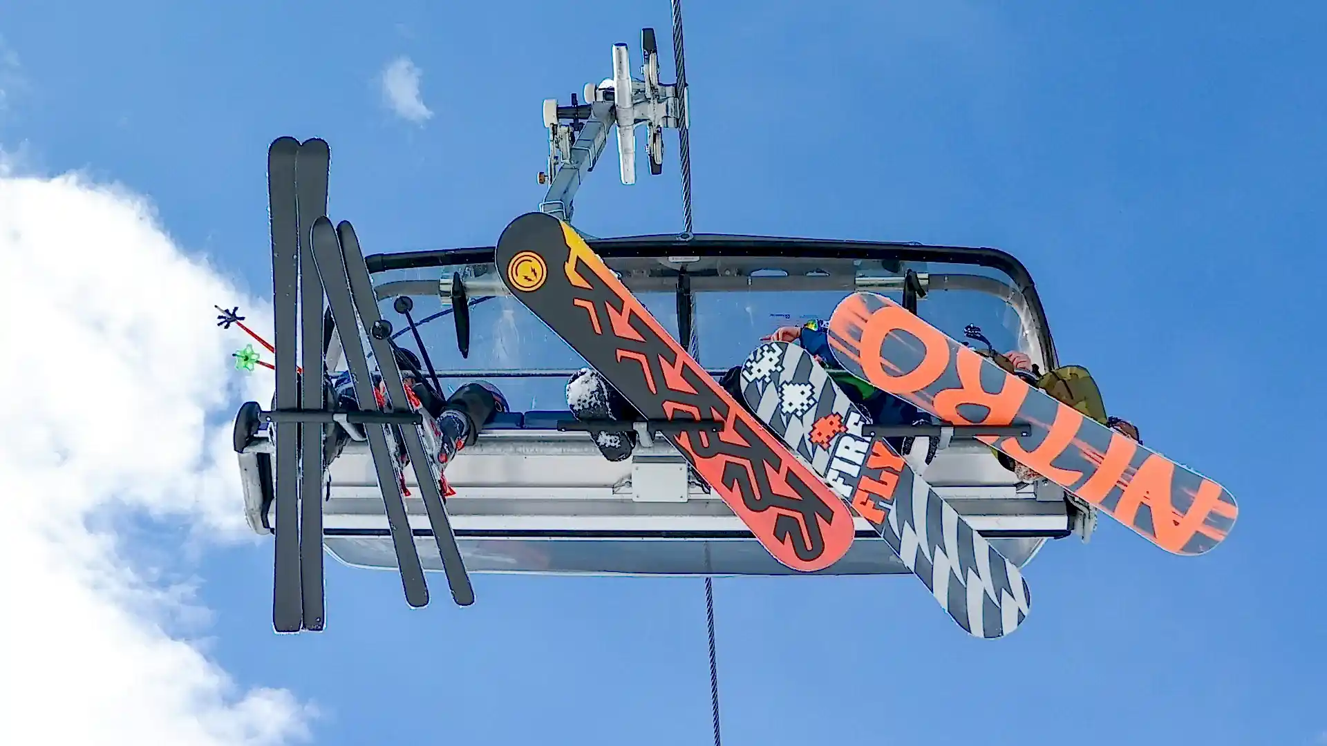 Erciyes Dağında profesyonel eğitmen eşliğinde ramazan bayramında snowboard dersi.